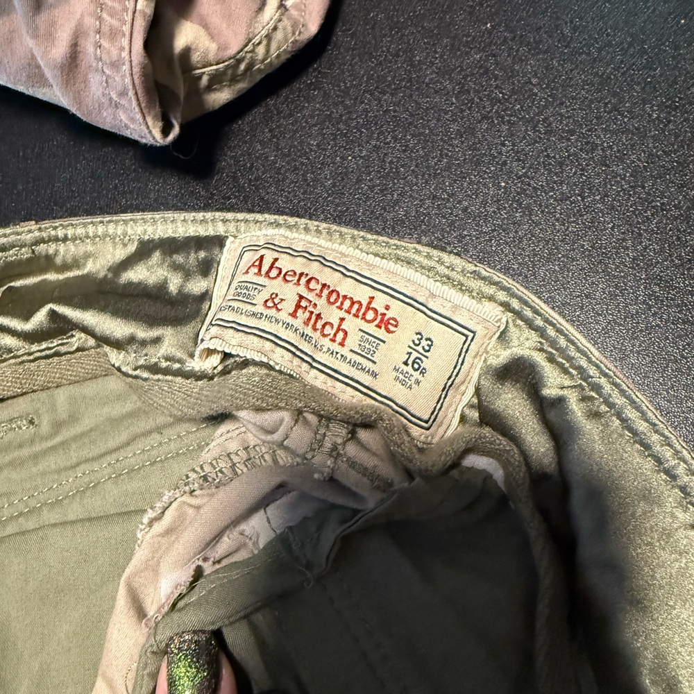 Abercrombie & Fitch Camo Cargo Pants - Size 33/16R